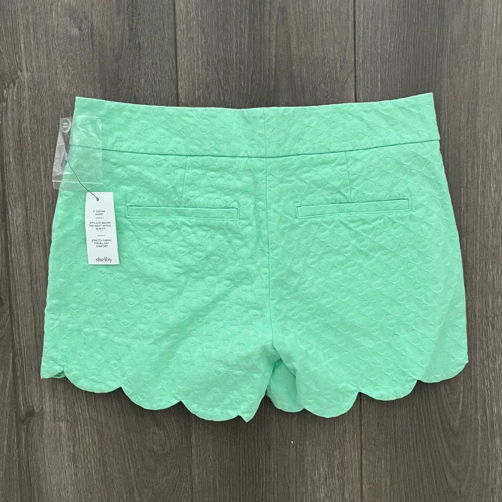 Crown & Ivy Shelby Scalloped Shorts Mint Green Textured Jacquard Size 2 NWT